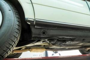 Bild 42/50 von Mercedes-Benz 230 TE (1984)