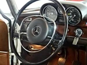 Image 11/34 of Mercedes-Benz 280 SE (1971)
