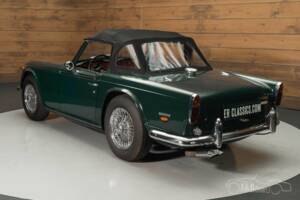 Image 10/19 of Triumph TR 250 (1968)