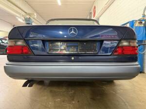 Bild 15/21 von Mercedes-Benz 300 CE-24 (1993)