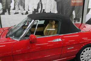 Immagine 8/28 di Alfa Romeo 2.0 Spider (1990)