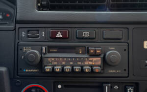 Image 61/80 of BMW 320i (1983)