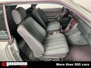 Image 13/15 of Mercedes-Benz 230 CE (1987)