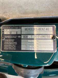 Image 26/27 of Mercedes-Benz 190 E 2.5-16 (1989)