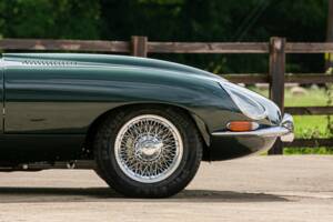 Image 34/36 de Jaguar E-Type (1967)