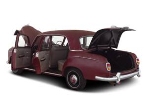 Immagine 6/34 di Mercedes-Benz 220 S (1957)