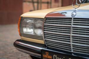 Image 3/53 de Mercedes-Benz 200 T (1982)