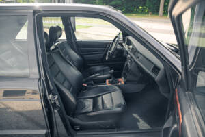 Bild 29/53 von Mercedes-Benz 190 E 2.5-16 (1991)