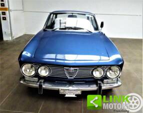 Bild 2/10 von Alfa Romeo 2000 GT Veloce (1971)
