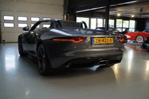 Bild 44/50 von Jaguar F-Type (2019)