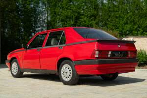 Immagine 47/47 di Alfa Romeo 75 1.6 (1991)