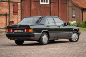 Bild 13/74 von Mercedes-Benz 190 E (1990)