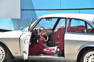 Image 16/24 of Alfa Romeo 1750 GT Veloce (1971)