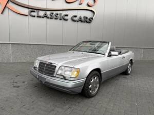 Bild 15/50 von Mercedes-Benz E 320 (1995)