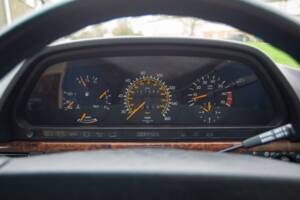 Image 19/31 de Mercedes-Benz 420 SEC (1990)