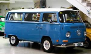 Image 3/33 of Volkswagen T2a minibus (1970)