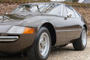 Image 41/50 de Ferrari 365 GTB/4 Daytona (1974)