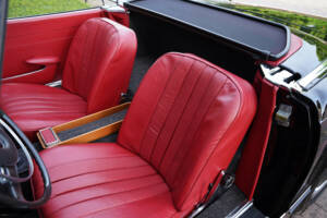Image 33/50 de Mercedes-Benz 280 SL (1969)