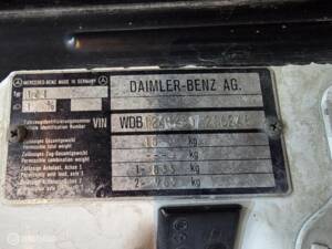 Afbeelding 34/42 van Mercedes-Benz 300 E (1986)