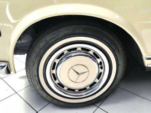 Image 24/58 of Mercedes-Benz 280 SL (1969)