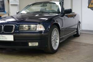Image 6/36 of BMW 318i (1999)