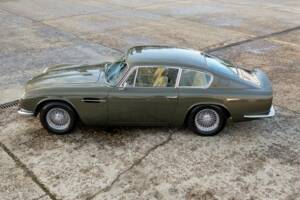 Immagine 4/36 di Aston Martin DB 6 Mk II (1970)