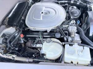 Image 40/50 of Mercedes-Benz 560 SL (1987)