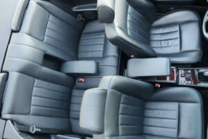 Image 9/50 of Mercedes-Benz E 220 (1994)