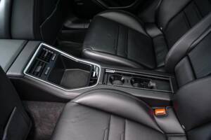 Image 8/11 of Porsche Panamera GTS (2018)