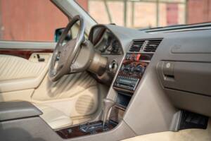 Bild 38/74 von Mercedes-Benz C 280 (1993)