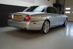 Image 29/50 of Jaguar XJ 8 4.2 (2007)