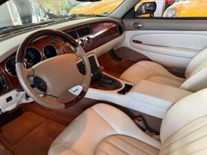 Image 33/35 of Jaguar XK8 4.0 (2002)