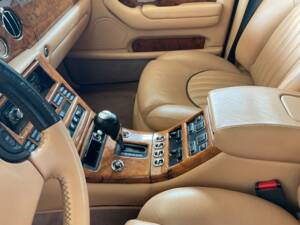 Bild 16/31 von Bentley Arnage Red Label (2000)