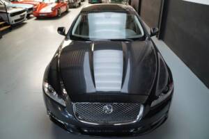 Image 21/32 of Jaguar XJ 5.0 (2011)