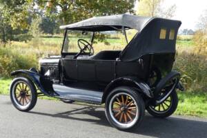 Image 19/41 of Ford Model T Touring (1925)