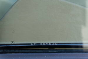 Image 44/63 of Mercedes-Benz 300 CE (1991)