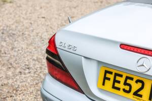 Image 22/40 of Mercedes-Benz SL 55 AMG (2002)