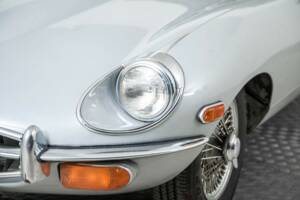 Image 19/47 de Jaguar E-Type (1969)