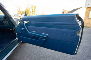 Image 21/39 of Mercedes-Benz 350 SLC (1972)