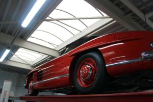 Image 17/50 de Mercedes-Benz 300 SL Roadster (1962)