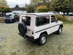 Image 7/33 of Mercedes-Benz 200 GE (SWB) (1987)