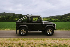 Image 1/13 of Land Rover Defender SVX (2008)