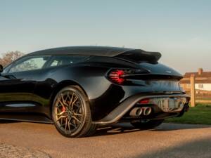 Imagen 35/50 de Aston Martin Vanquish Zagato Shooting Brake (2019)