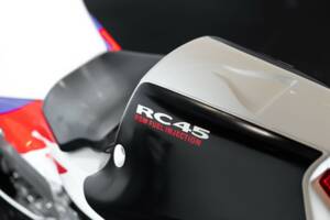 Image 25/42 de Honda RVF 750 (1994)