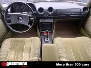 Image 12/15 of Mercedes-Benz 200 (1982)