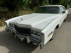 Image 7/8 of Cadillac Fleetwood Eldorado Convertible (1976)