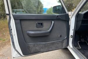 Bild 38/47 von BMW 528i (1986)