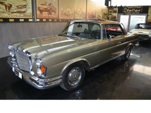 Immagine 2/48 di Mercedes-Benz 280 SE 3,5 (1971)