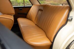 Bild 28/40 von Mercedes-Benz 230/4 (1976)