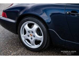 Image 18/33 de Porsche 911 Carrera 4 (1992)